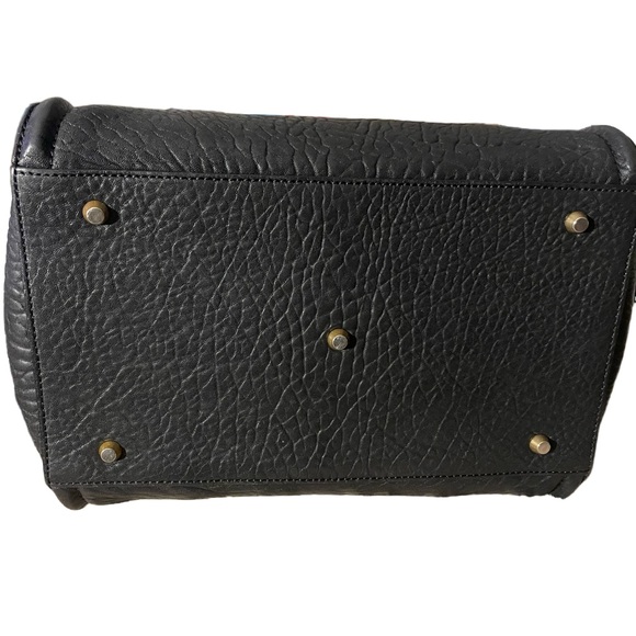 MCM LEATHER HANDBAG like new this bag is in EXCELLENT CONDITION W17 x L 12 - Picture 2 of 8